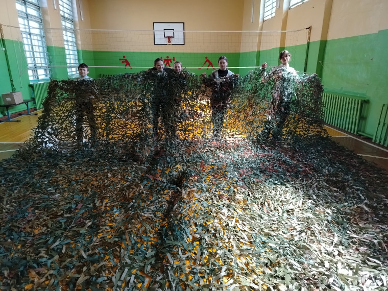 Плетение маскировочных сетей.